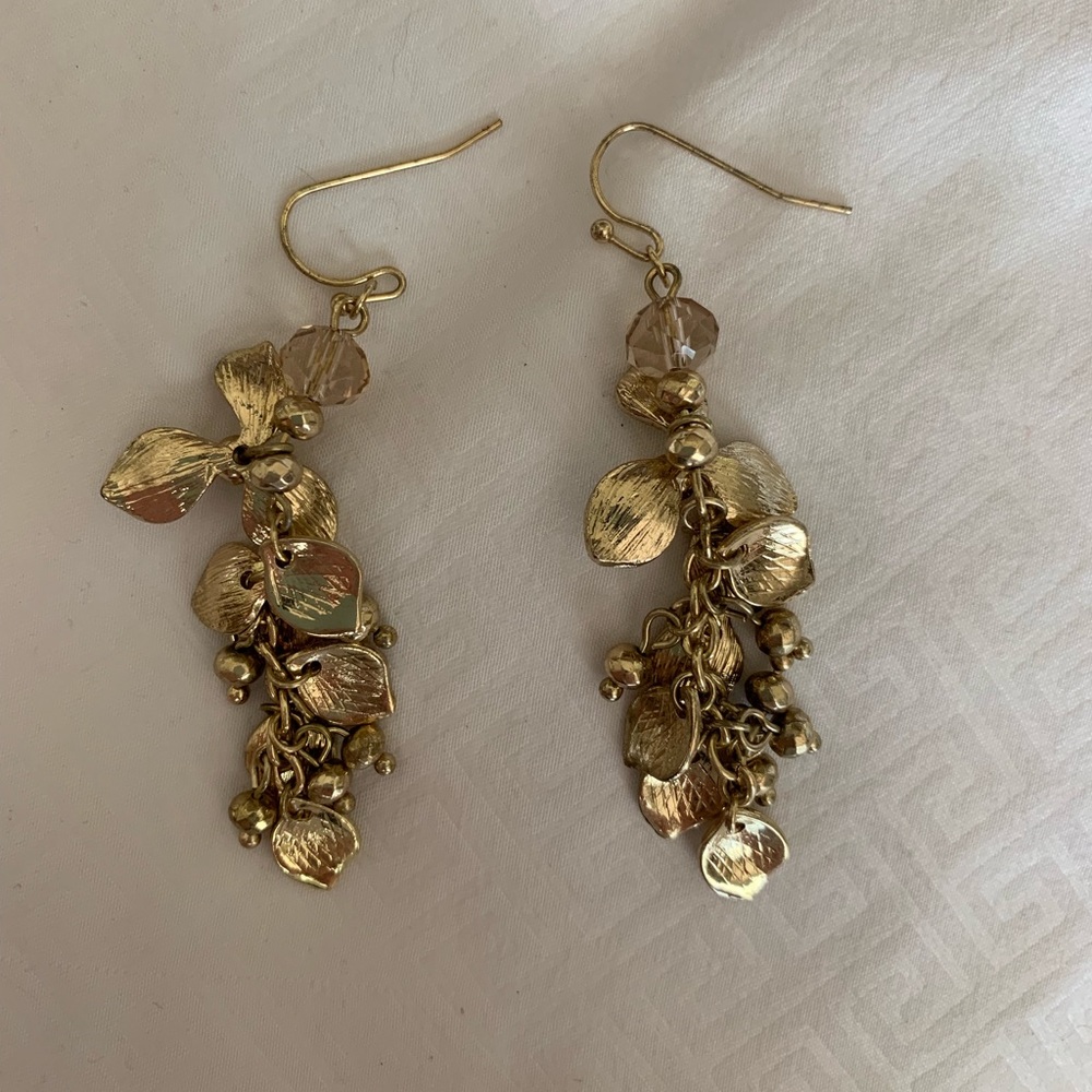 Brand new! Golden leafy dangle earrings